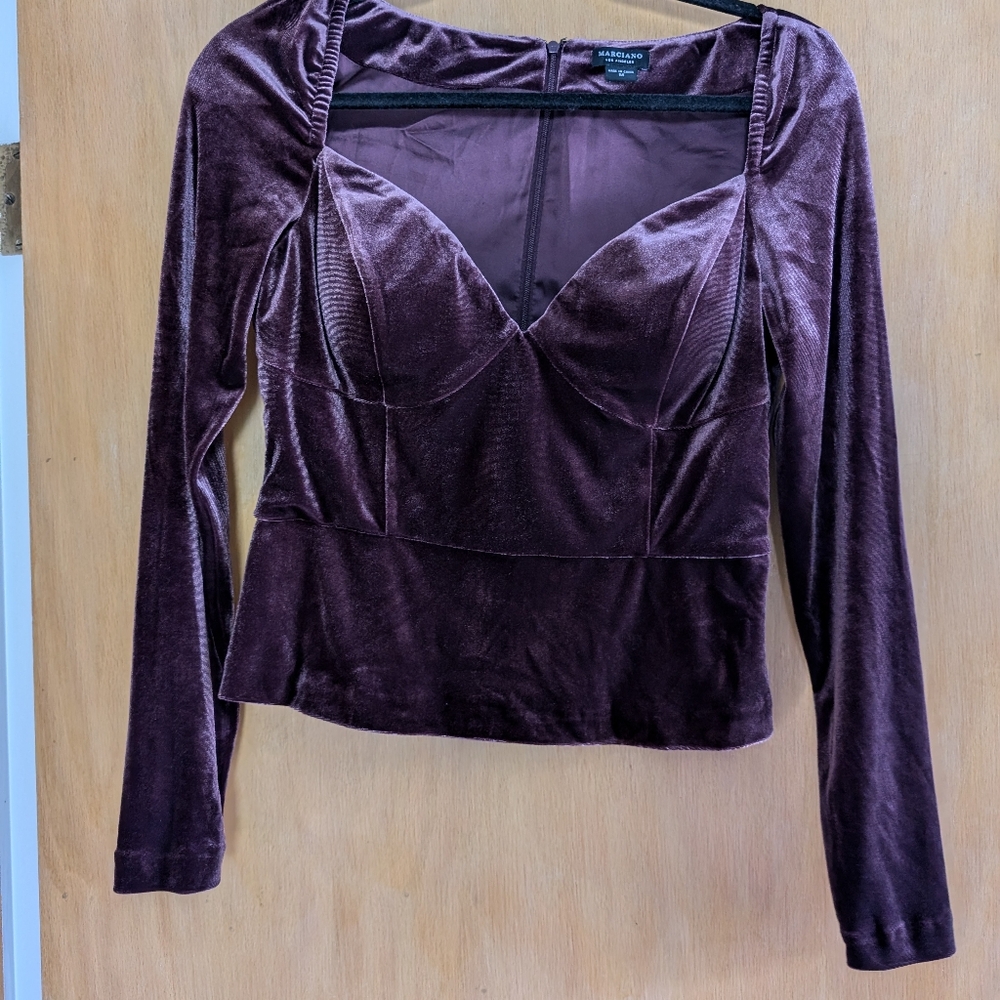 Marciano Medium long sleeve top w/ sweetheart neckline